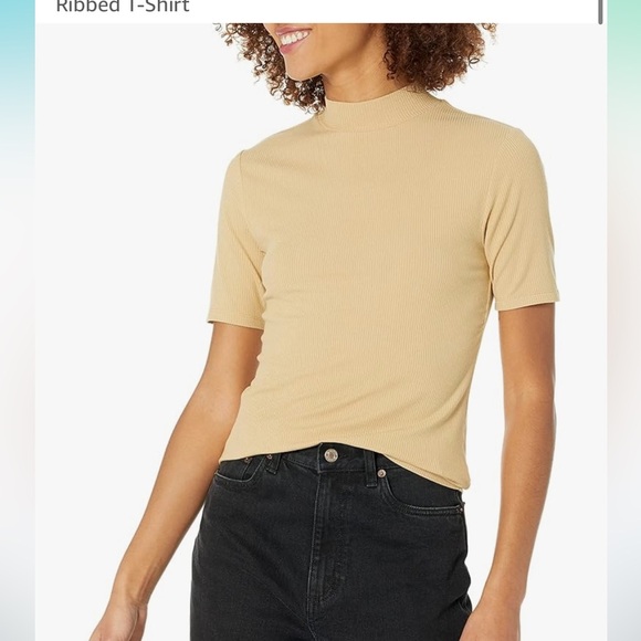 NWT Women's Beige Ribbed T-Shirt - Picture 1 of 3